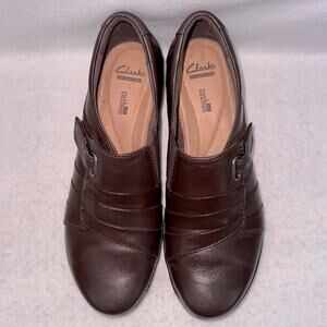 EUC Women’s Clarks Dark Brown Leather Slip-on Comfort Loafers size 8.5